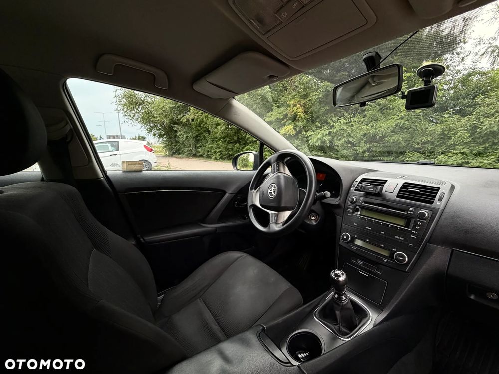 Toyota Avensis 1.6 Luna - 12