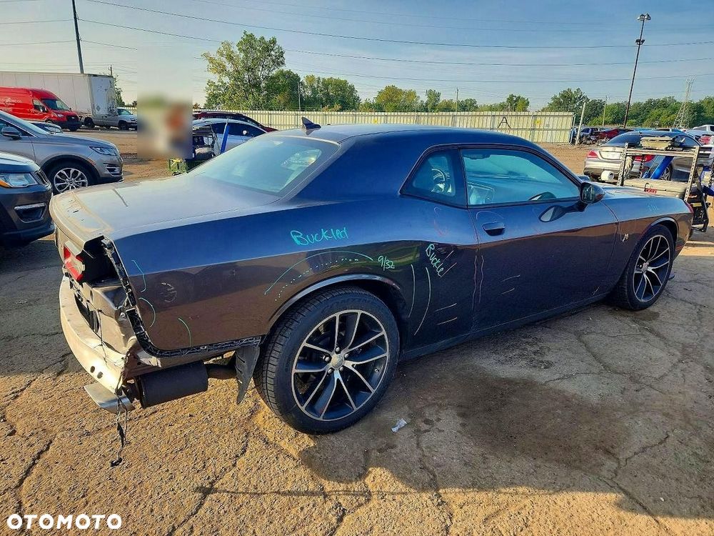 Dodge Challenger - 4