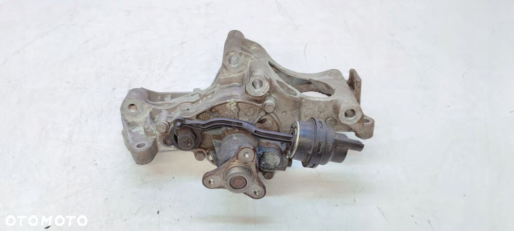 ŁAPA POMPY WODY UCHWYT BMW F36 430I B48B20B 252KM 7644809 - 1