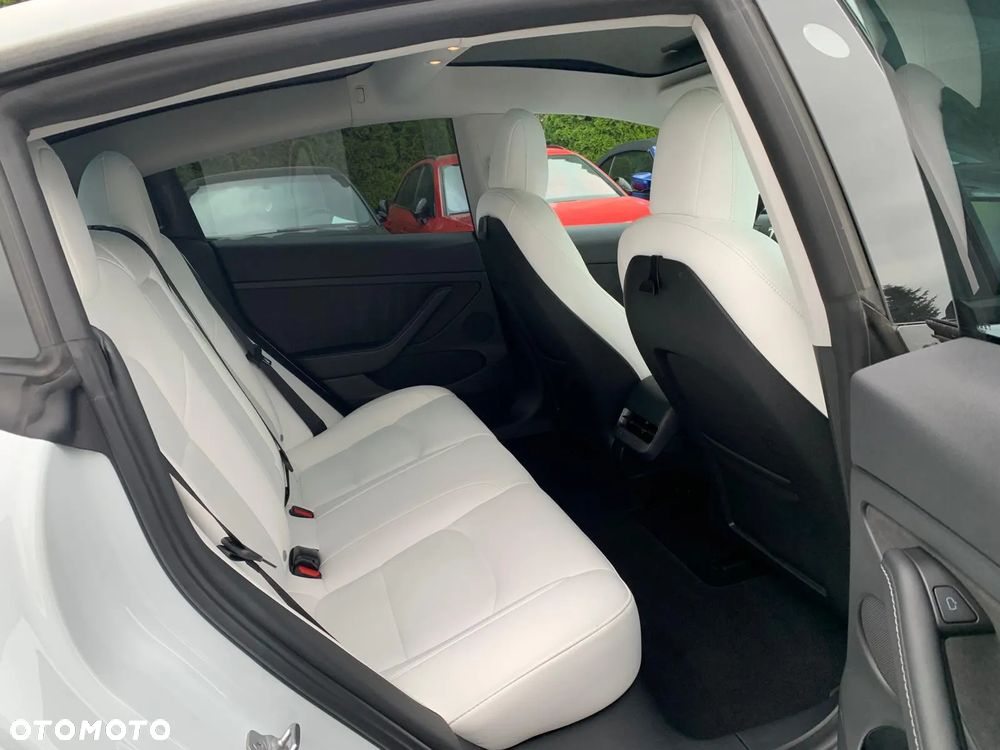Tesla Model 3 - 14