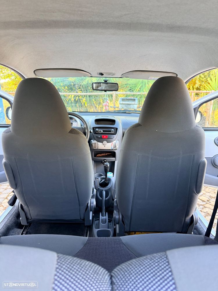 Peugeot 107 1.0 Urban - 10