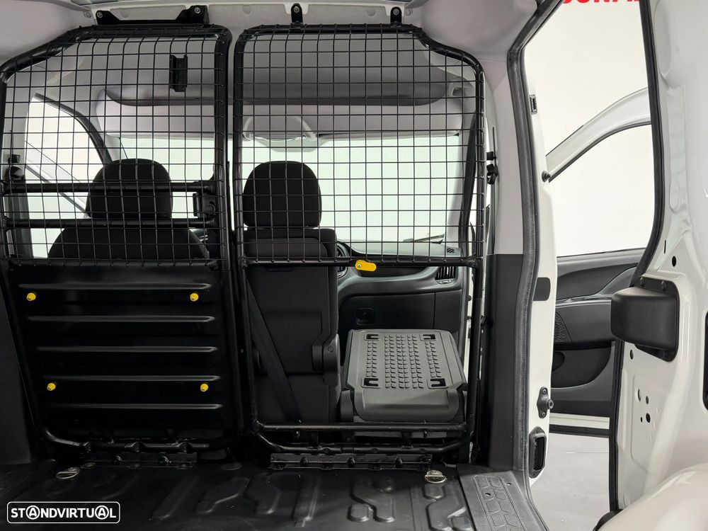 Fiat DOBLO CARGO 1.3 M-JET 95 CV - 3 LUGARES - IVA DEDUTIVÉL - 43