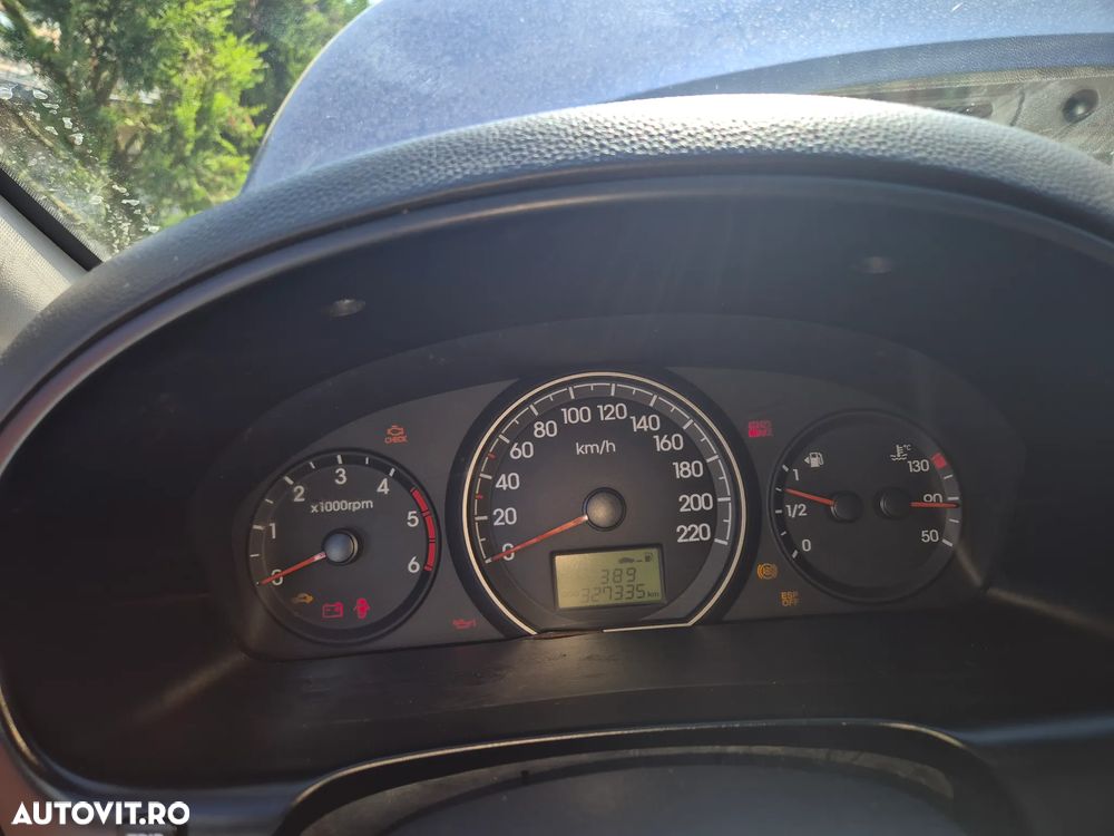 Hyundai H-1 2.5 CRDi Travel Comfort - 2