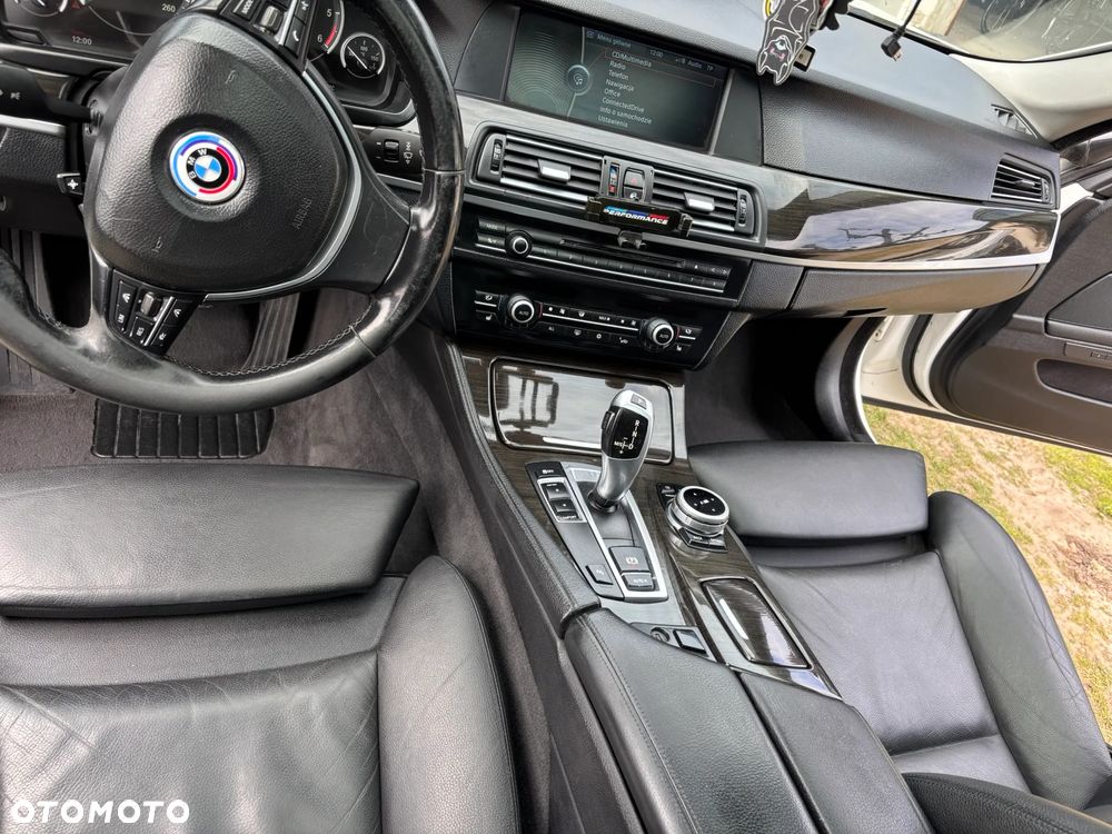 BMW Seria 5 525d Luxury Line - 11