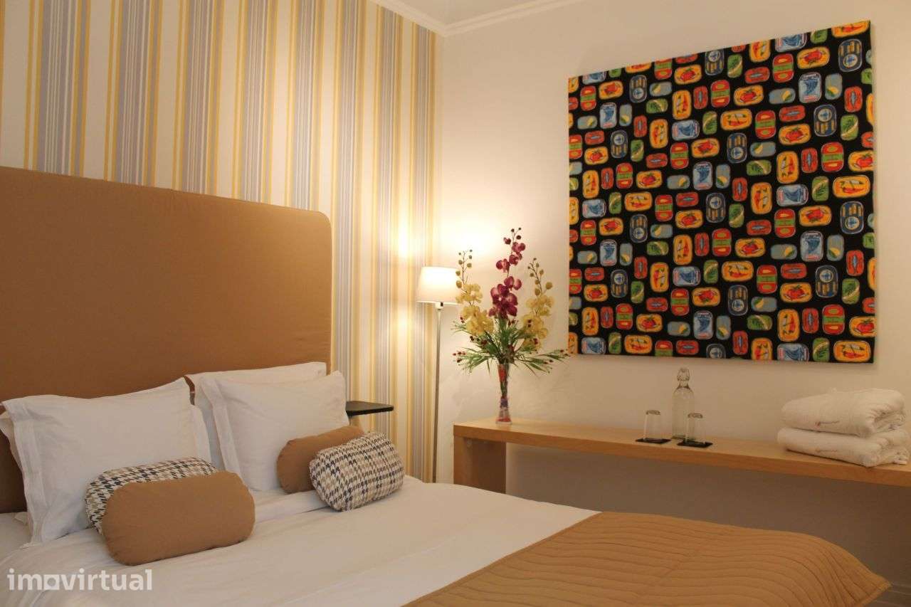 Quarto Gay Friendly em Saldanha Espacoso e Moderno