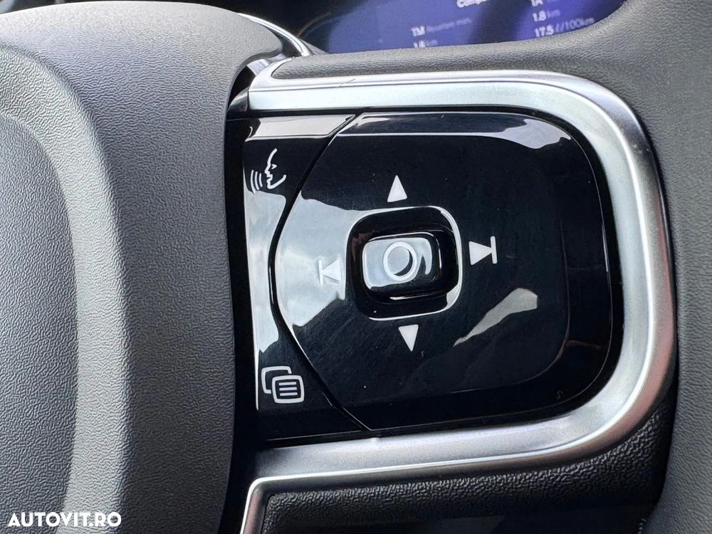 Volvo XC 60 B5 MHEV AT8 AWD Momentum Pro - 39