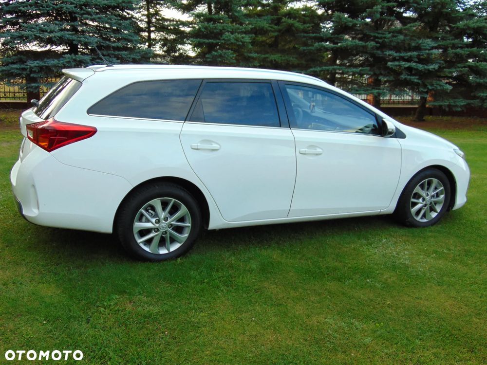 Toyota Auris 1.4 D-4D Luna - 12