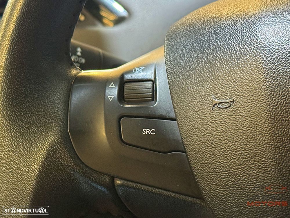 Peugeot 208 1.2 PureTech Style - 21