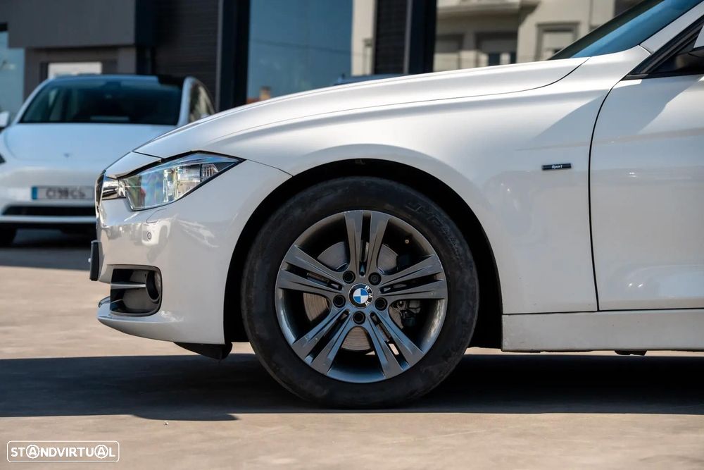 BMW 320 d Auto Line Sport - 7