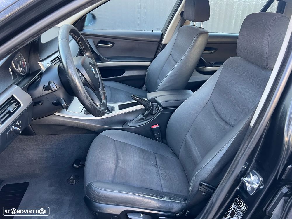 BMW 320 d Touring Dynamic - 13