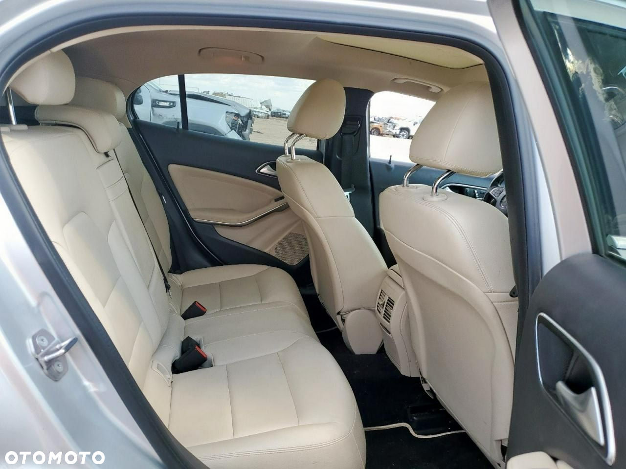 Mercedes-Benz GLA - 13