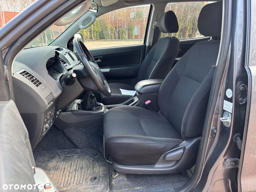 Toyota Hilux 2.5 D-4D SR5 - 19