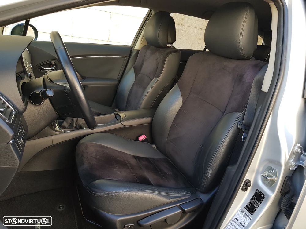 Toyota Avensis SW 2.0 D-4D Luxury+Navi - 30