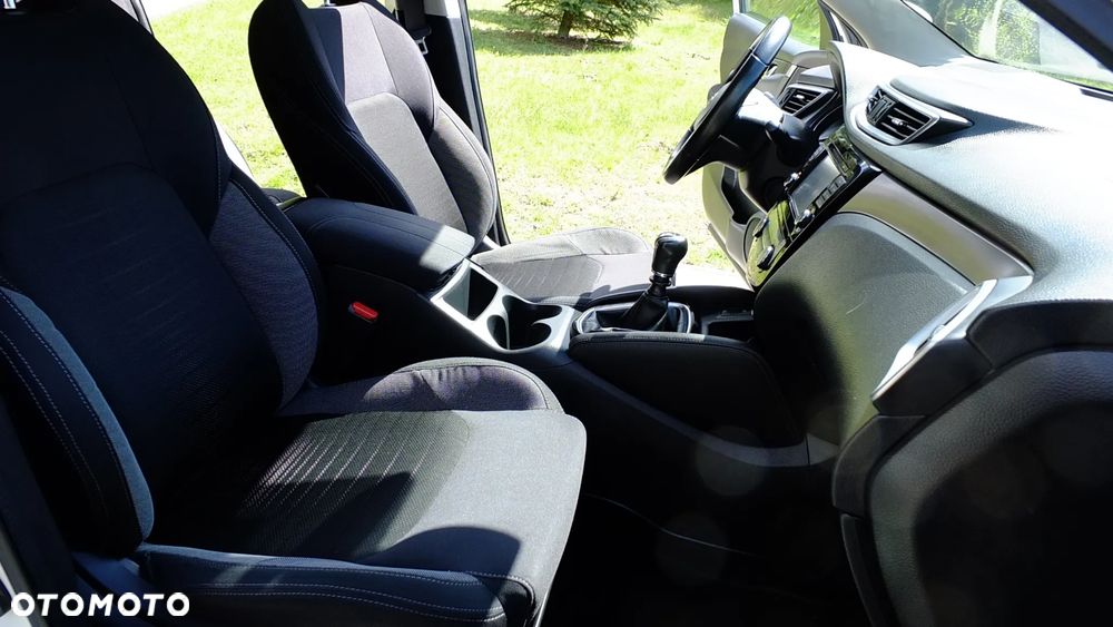 Nissan Qashqai 1.2 DIG-T N-Connecta EU6 - 17