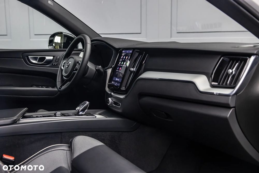 Volvo XC 60 B4 D AWD Plus Dark - 27