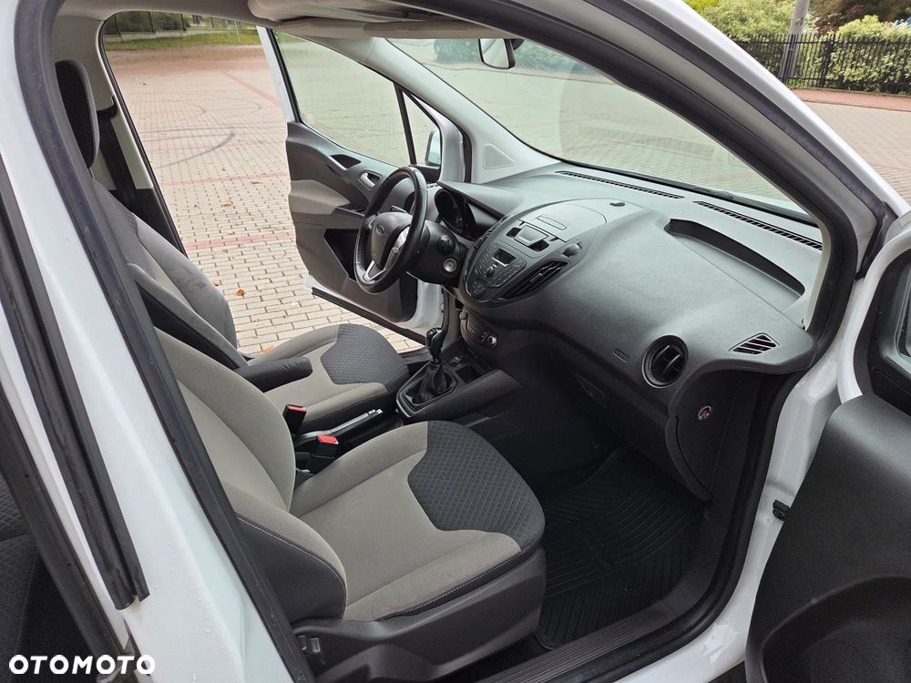 Ford Transit Courier - 23