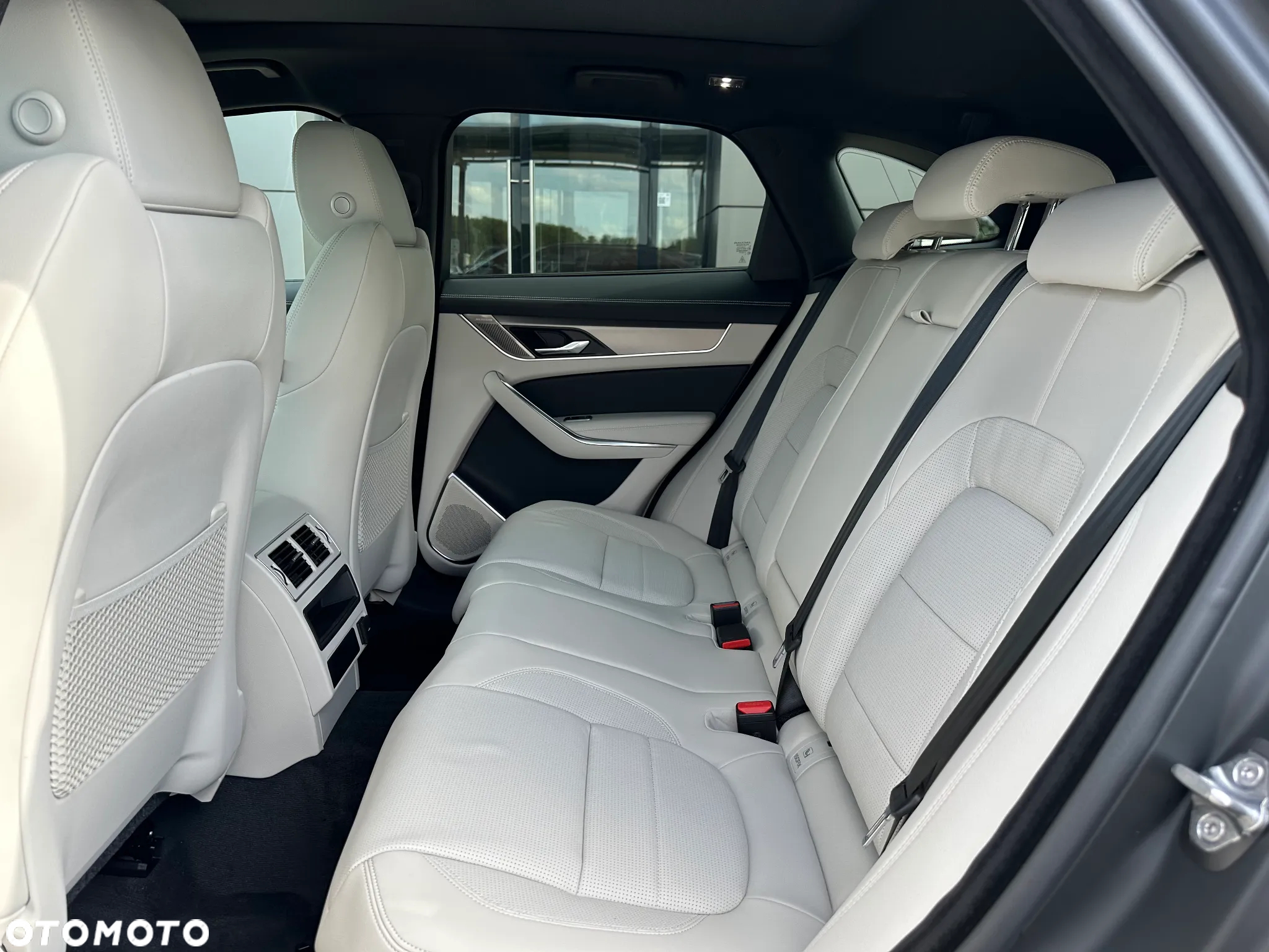 Jaguar F-Pace - 6