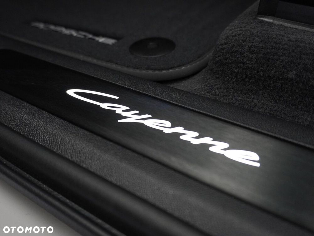 Porsche Cayenne E-Hybrid PHEV Black Edition - 24