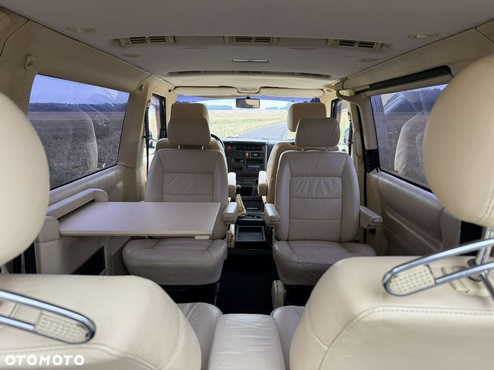 Volkswagen Multivan - 22