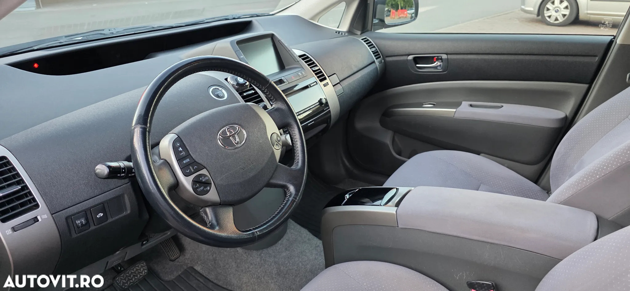 Toyota Prius (Hybrid) - 6