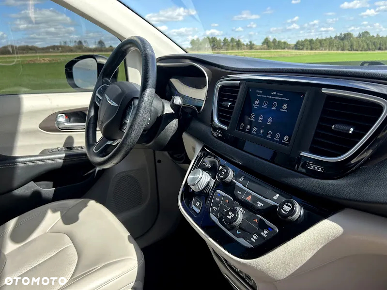 Chrysler Pacifica - 19