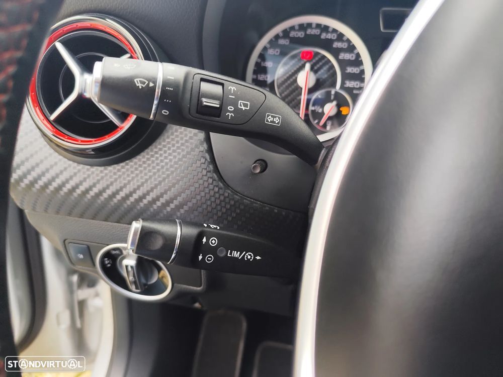 Mercedes-Benz A 45 AMG 4-Matic - 13