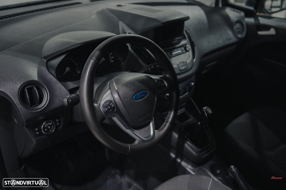 Ford Transit Courier - 21