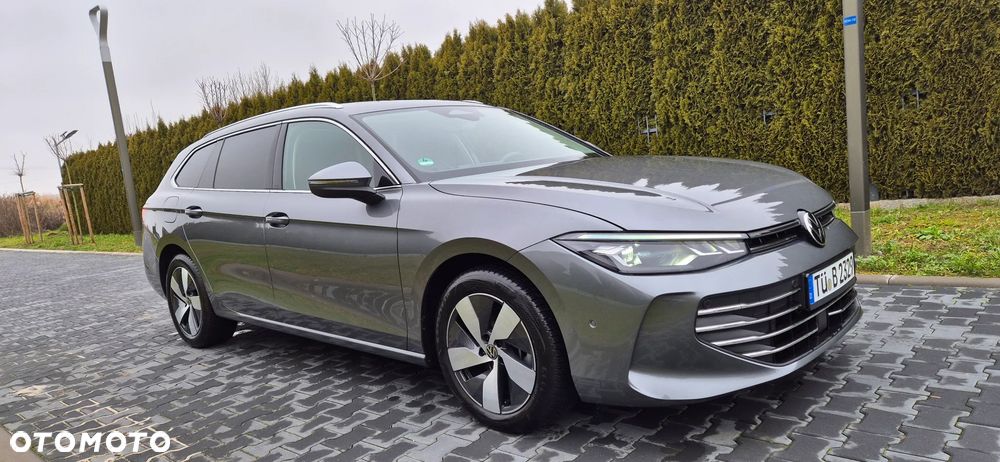 Volkswagen Passat - 4