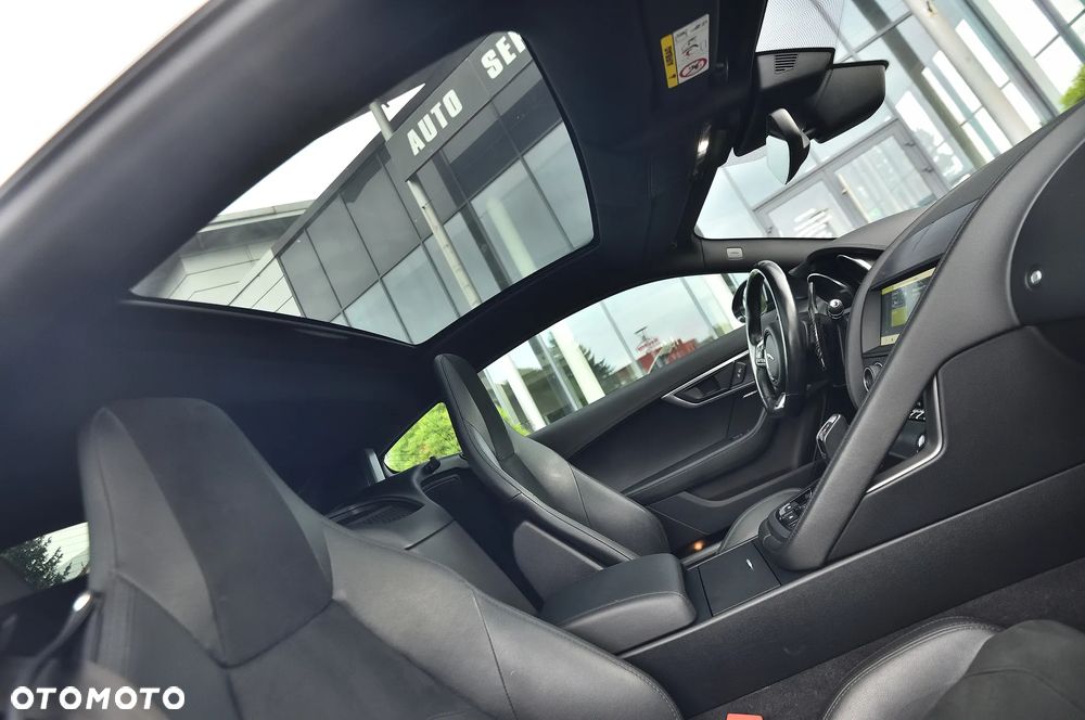 Jaguar F-Type Coupe P300 R-Dynamic - 28