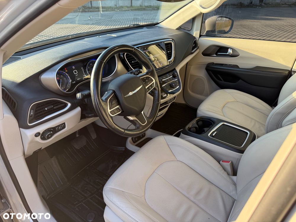 Chrysler Pacifica - 10