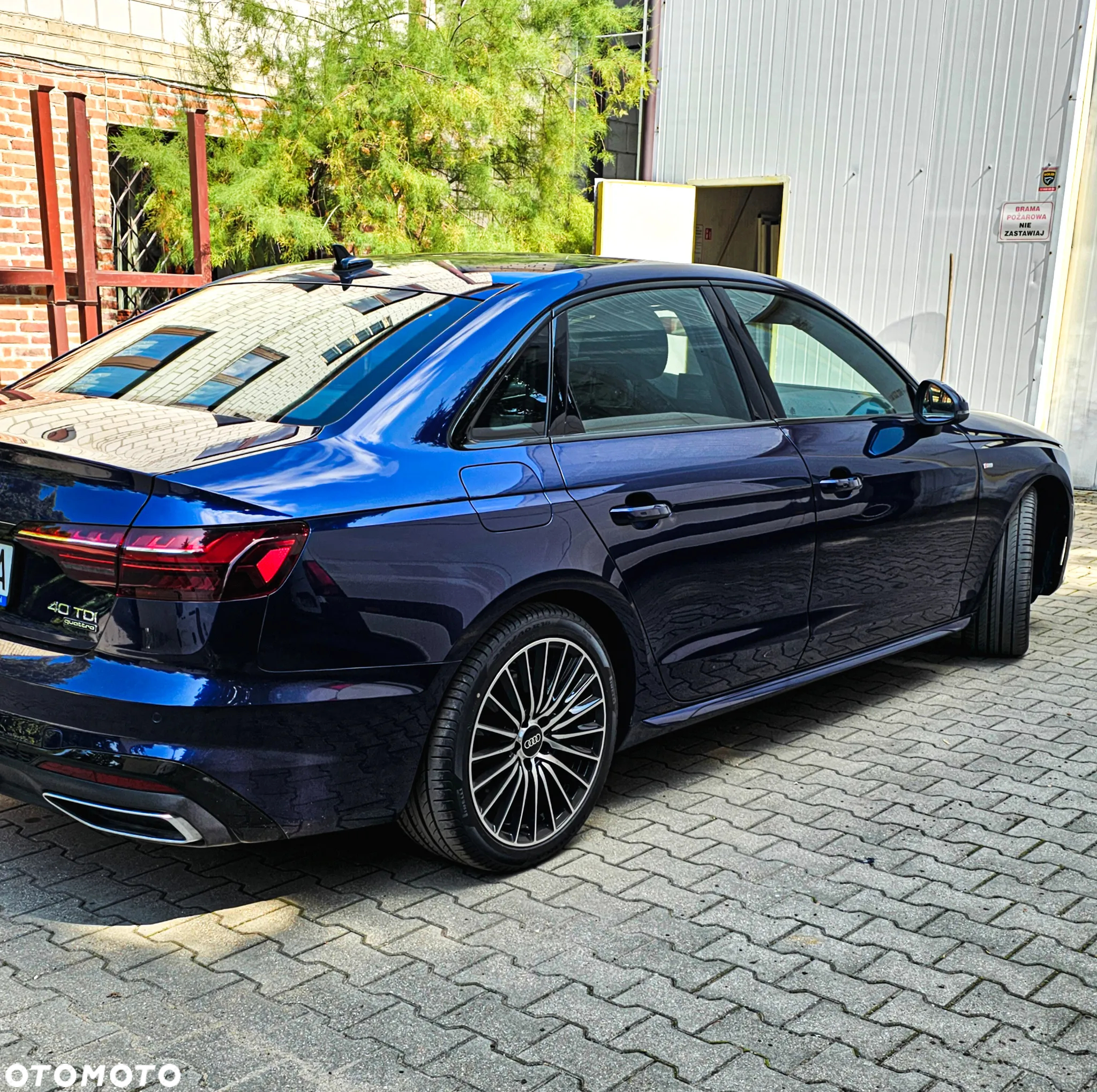 Audi A4 40 TDI quattro S tronic S line - 4