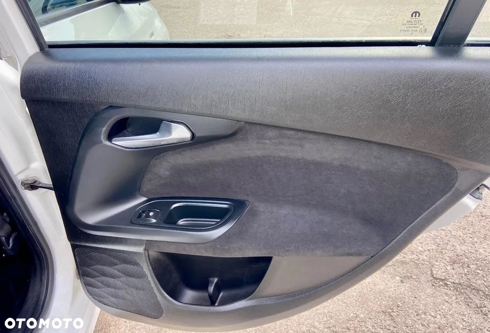 Fiat Tipo 1.3 MultiJet 16v Sport - 30