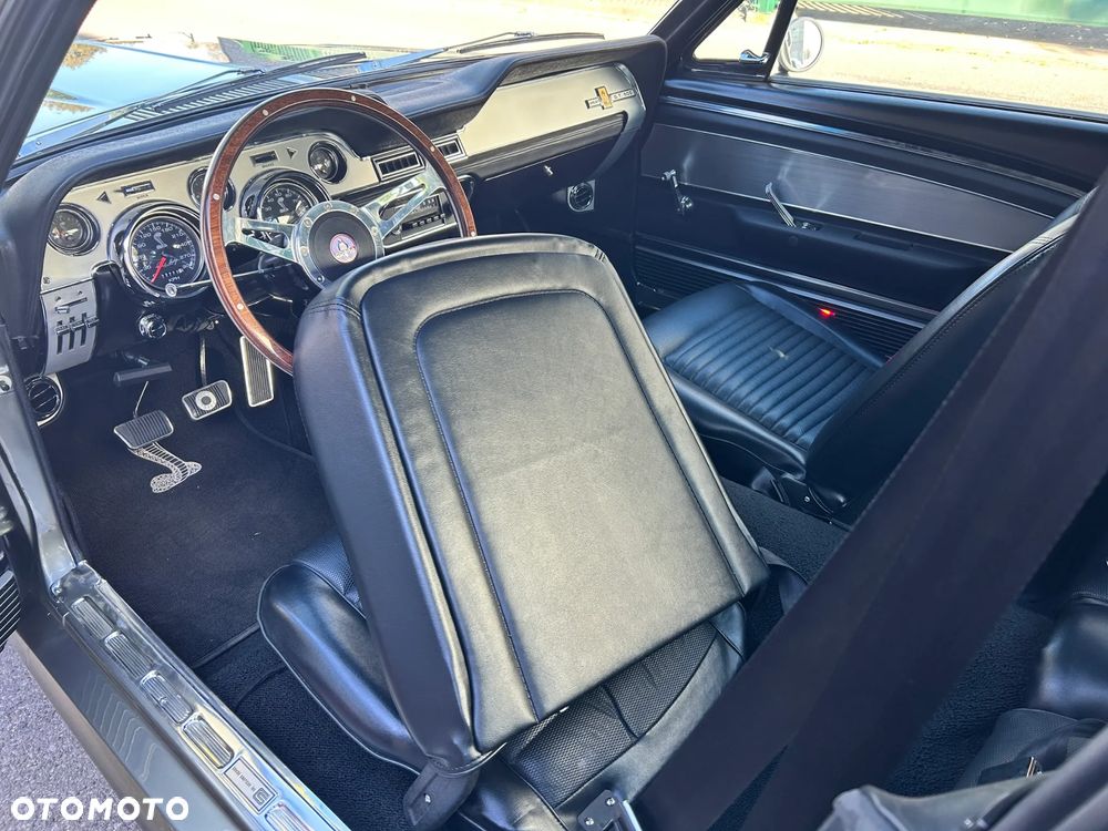 Ford Mustang - 34