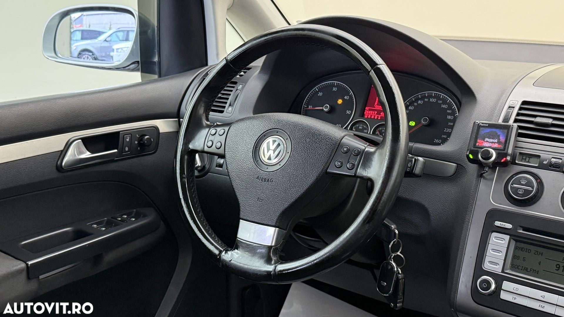 Volkswagen Touran 2.0 TDI DPF Highline DSG - 14