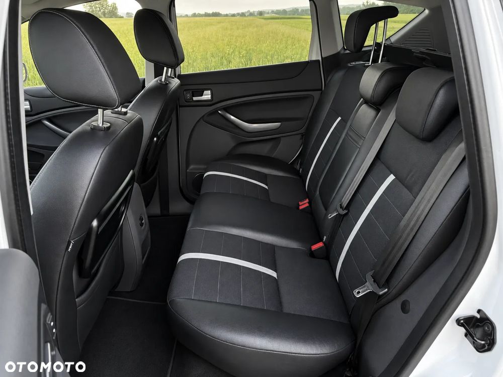 Ford Kuga 2.0 TDCi 4x4 Titanium - 12