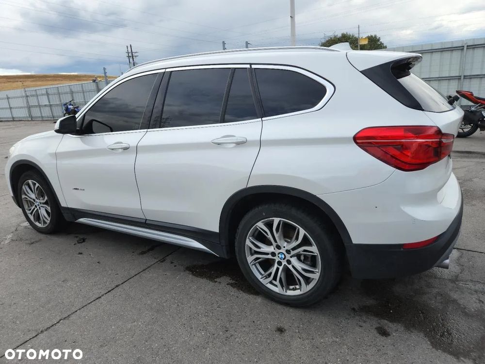 BMW X1 xDrive25i Sport Line - 3
