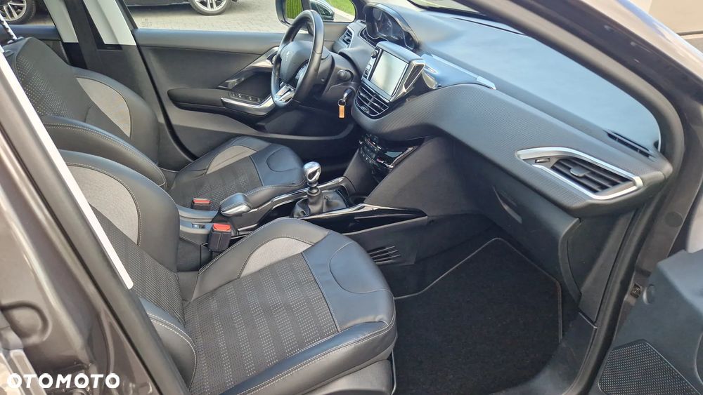 Peugeot 2008 1.6 BlueHDi Allure S&S - 9