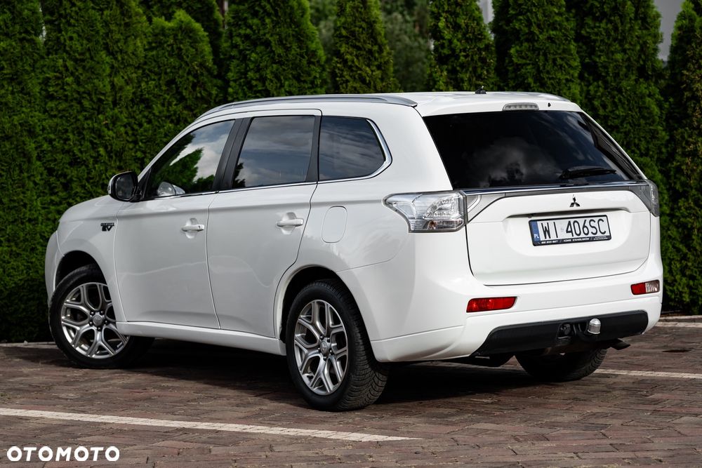 Mitsubishi Outlander Instyle NAVI + - 8