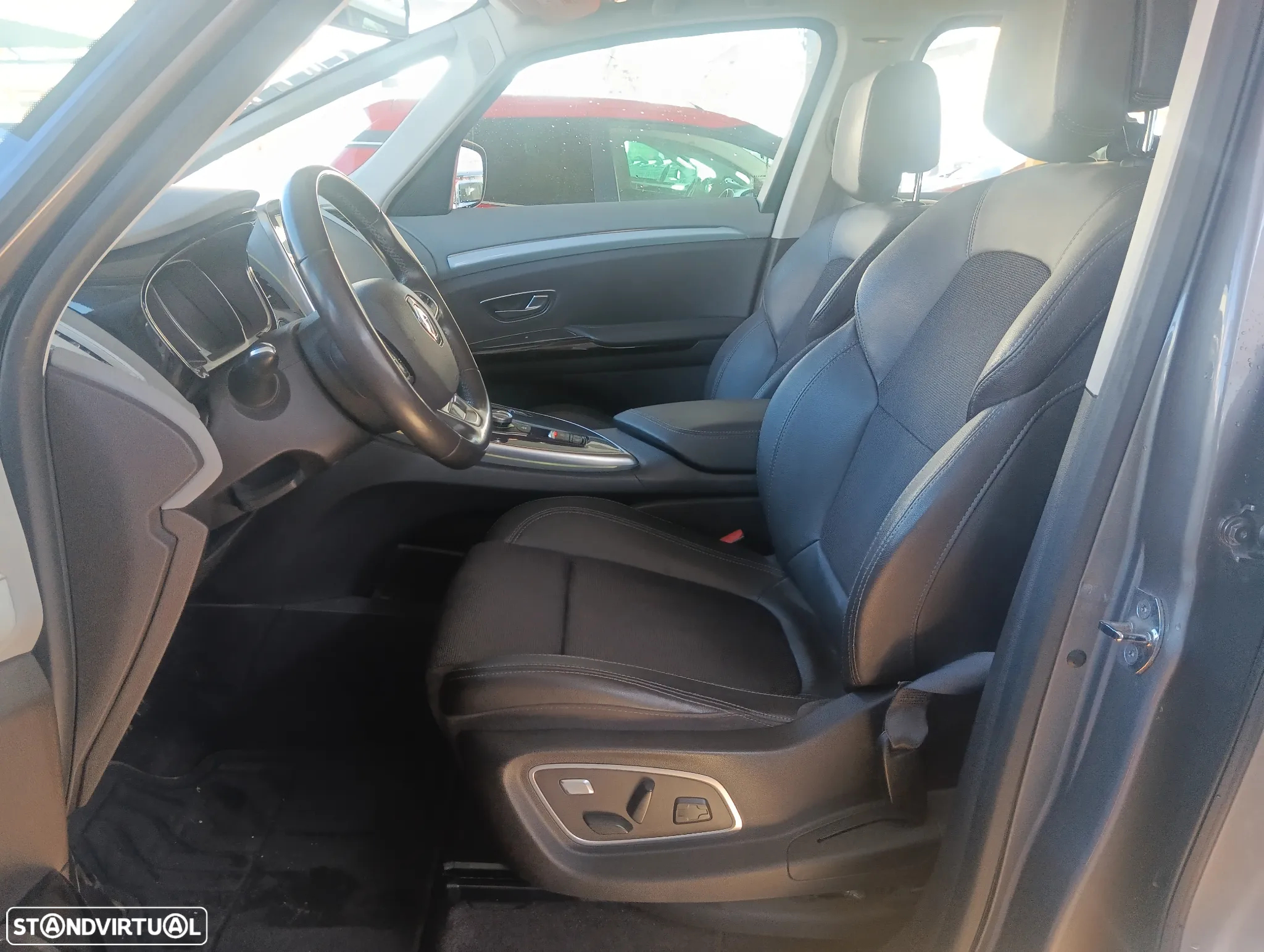 Renault Espace 1.6 dCi Initiale Paris EDC - 4