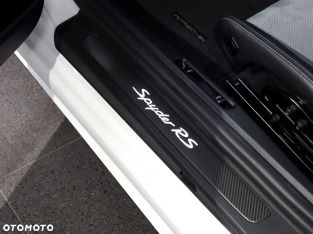 Porsche 718 Spyder - 28