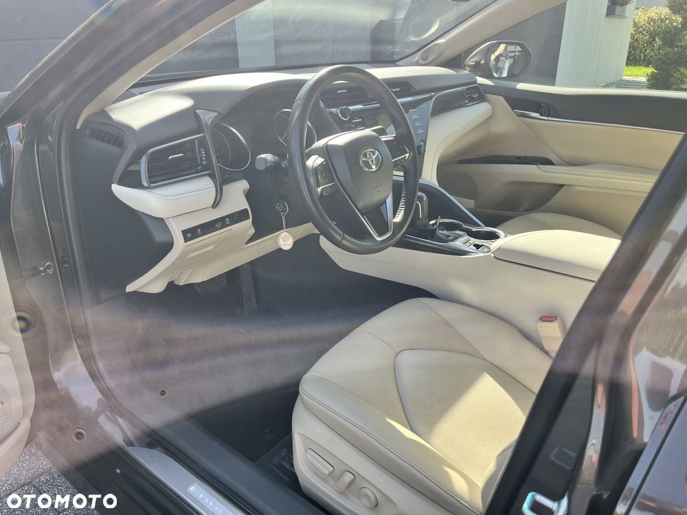 Toyota Camry 2.5 Hybrid Executive CVT - 14