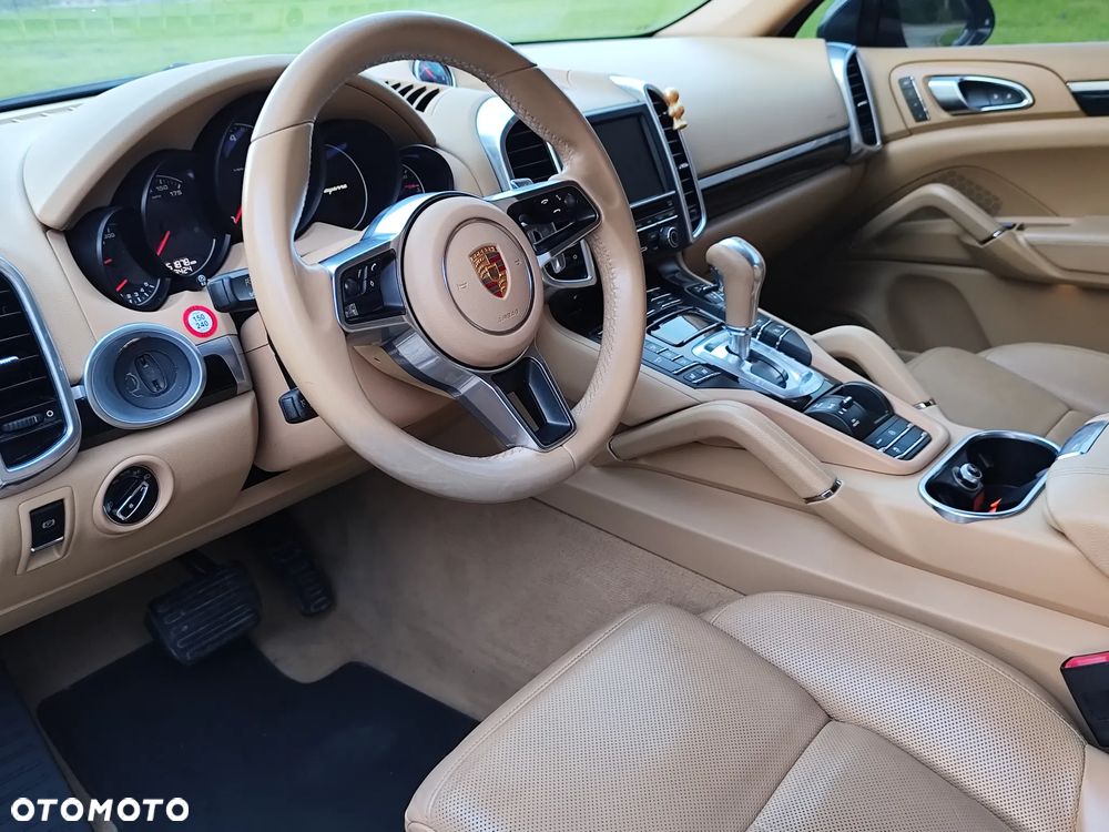 Porsche Cayenne Tiptronic S - 13