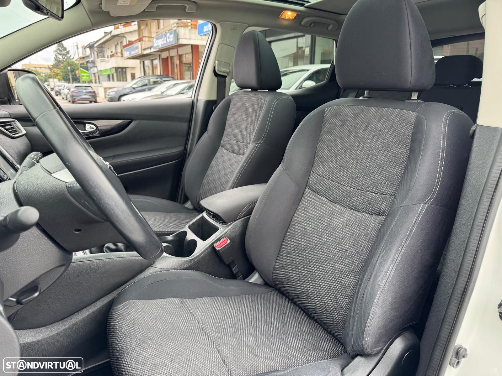 Nissan Qashqai 1.5 dCi N-Connecta - 9