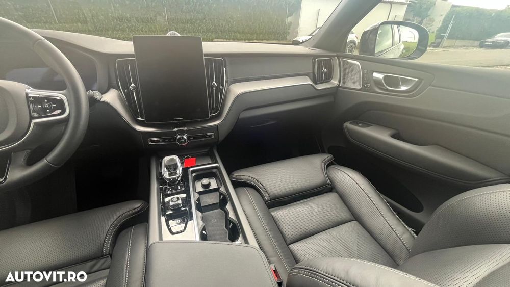 Volvo XC 60 B5 AT AWD MHEV Ultra Black Edition - 12