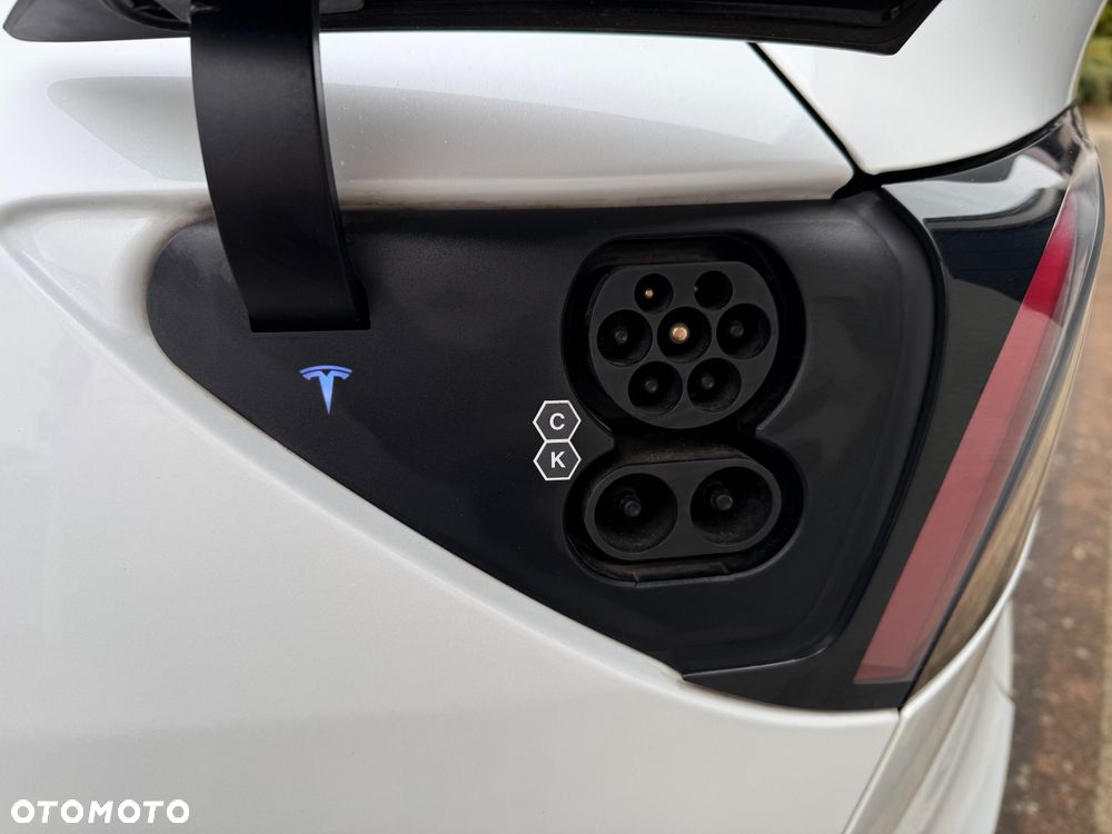 Tesla Model Y Long Range AWD - 19
