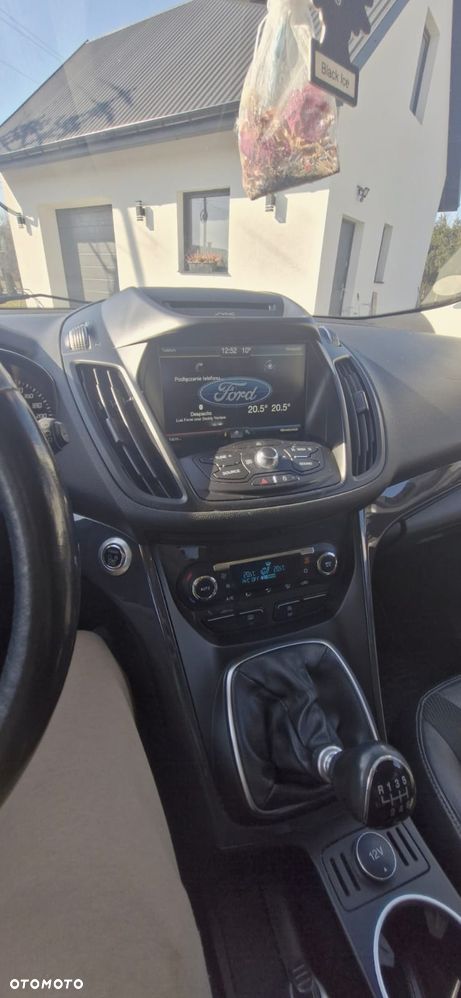 Ford Kuga 2.0 TDCi 2x4 Titanium - 10