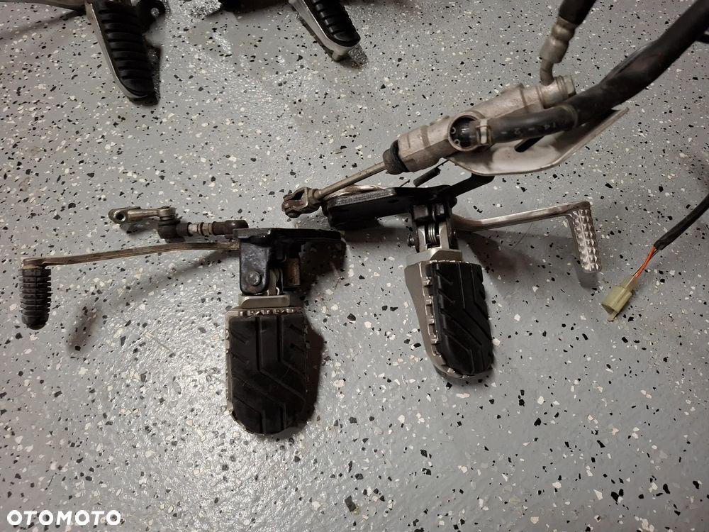 Suzuki DL 650 set dźwignia podnóżek - 4