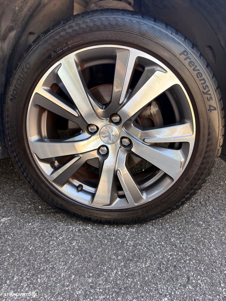 Peugeot 2008 1.2 PureTech Allure - 27