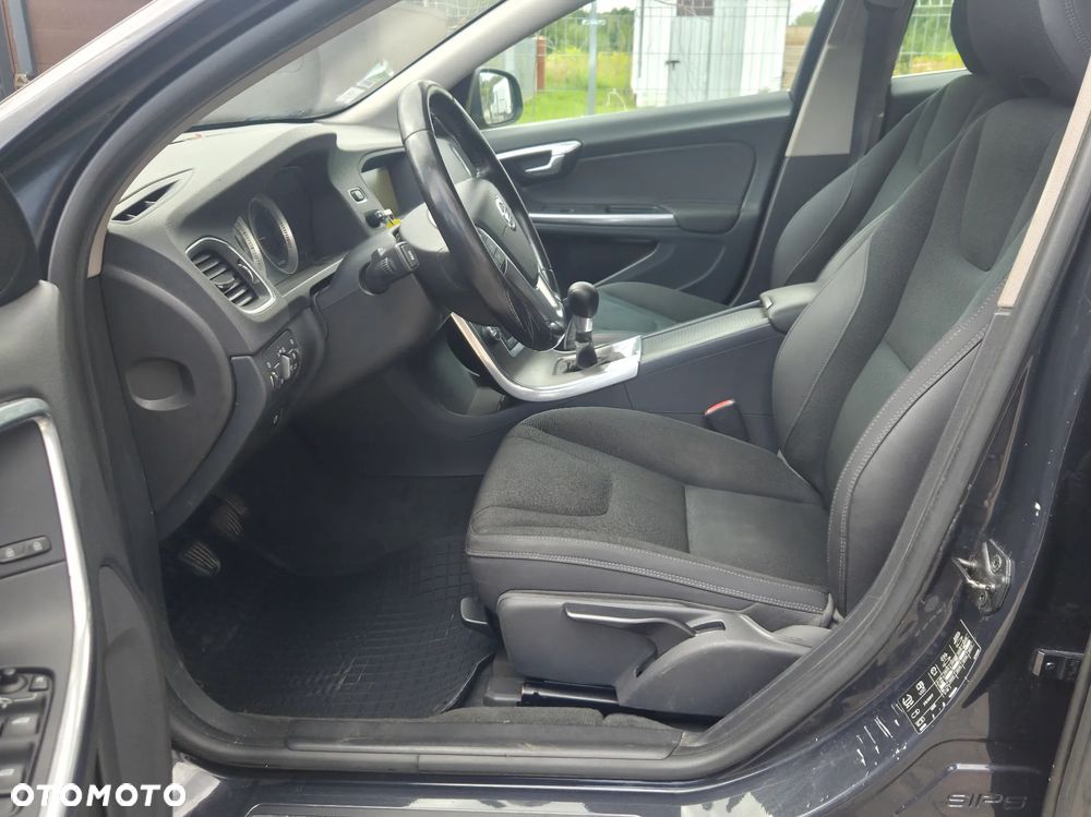 Volvo V60 D3 Momentum - 22