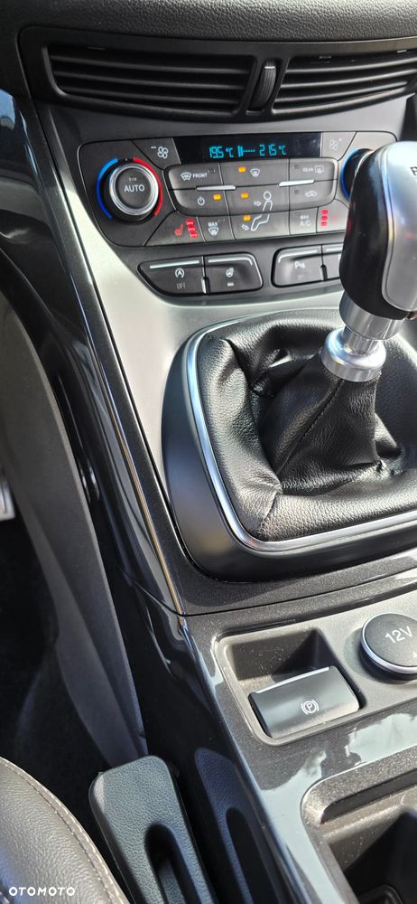 Ford Kuga 2.0 TDCi 2x4 ST-Line - 27